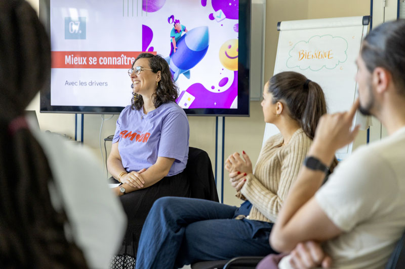 Groupe en atelier de communication bienveillante